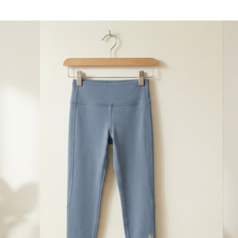HOTSUIT High-Rise Performance Leggings - Slate Blue - Women’s Medium
Retail 100